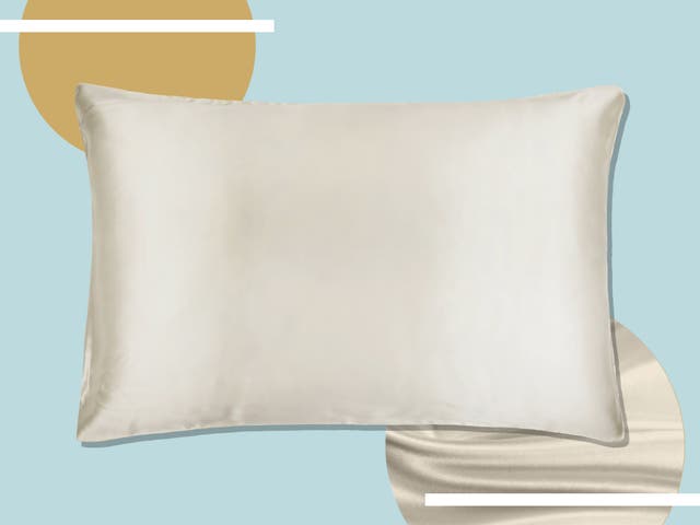 <p>Silk not only reduces pull on hair and skin, but is also hypoallergenic and has natural temperature-regulating abilities </p>
